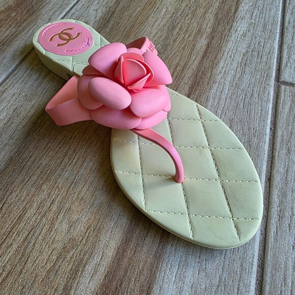 Chanel Barbie-Pink Rubber Camellia Flower Sandals Eur. 40 - Picture 5 of 13